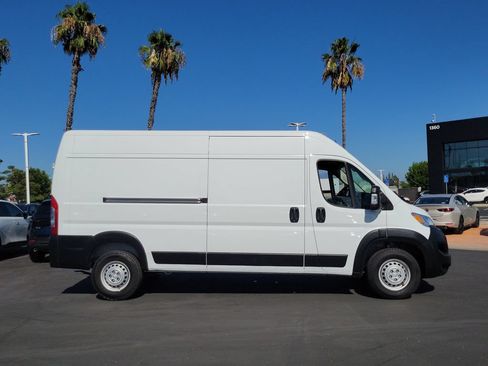 Used 2025 RAM ProMaster 2500 w/ Convenience Group FWD image 31