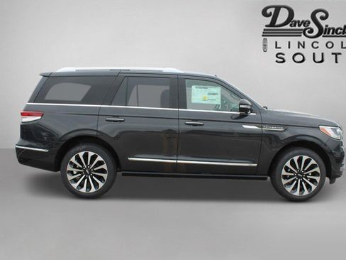 Used 2023 Lincoln Navigator Reserve image 4