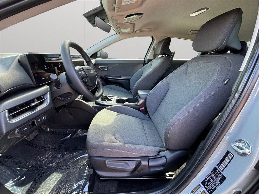 Used 2025 Kia K4 FWD image 2
