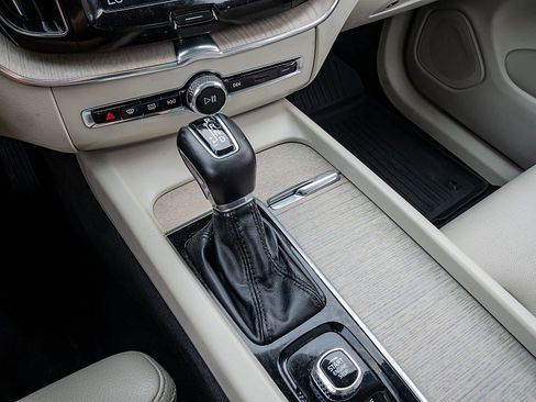 Used 2020 Volvo XC60 T6 Inscription w/ Protection Package Premier image 28