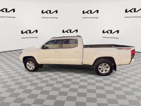 Used 2016 Toyota Tacoma TRD Sport w/ Towing Package AWD/4WD image 5