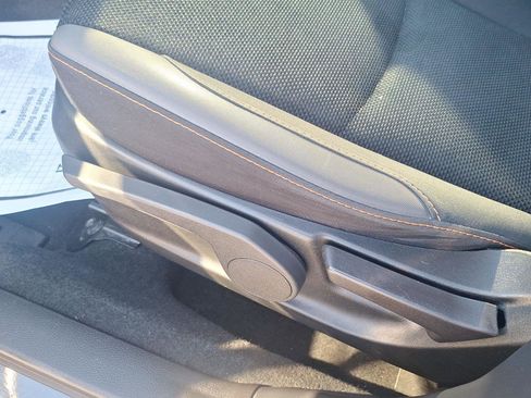 Used 2017 Subaru Crosstrek 2.0i Premium w/ Moonroof Package image 12