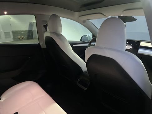 Used 2023 Tesla Model Y Long Range image 19