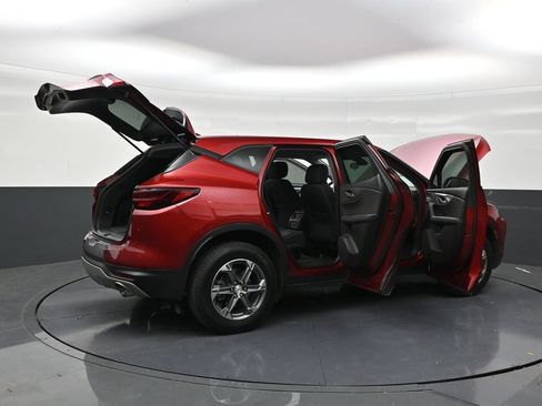 Used 2024 Chevrolet Blazer LT FWD image 28