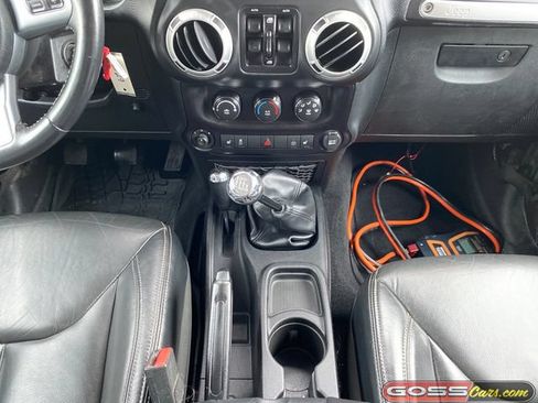 Used 2016 Jeep Wrangler Unlimited Rubicon AWD/4WD image 12