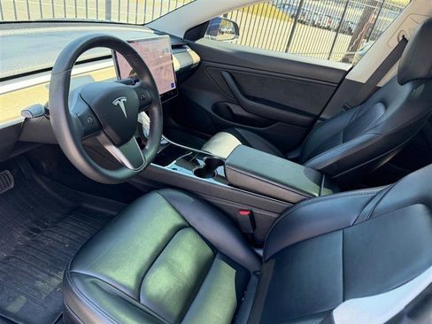 Used 2020 Tesla Model 3 Performance image 4