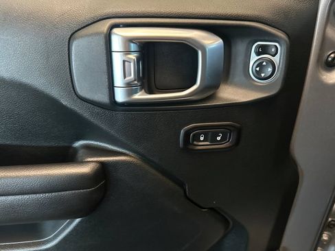 Used 2018 Jeep Wrangler Unlimited Rubicon AWD/4WD image 11