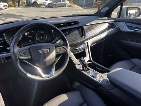 Used 2025 Cadillac XT6 Premium Luxury image 13