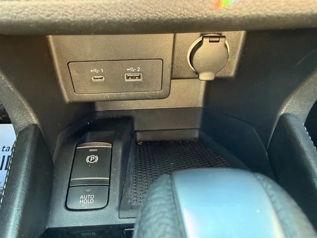 Used 2021 Nissan Kicks SV FWD image 14