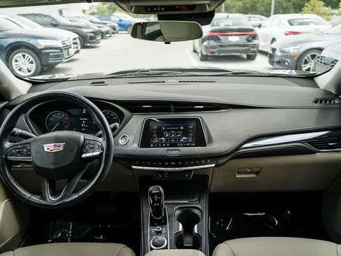 Used 2023 Cadillac XT4 Luxury w/ Cold Weather Package FWD image 12