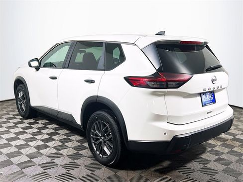 Used 2024 Nissan Rogue S image 6