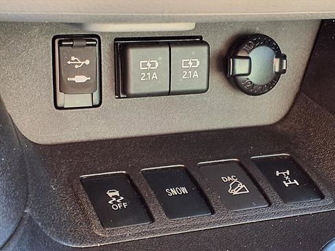 Used 2019 Toyota Highlander XLE image 8