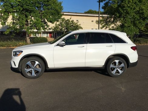 Used 2021 Mercedes-Benz GLC 300 4MATIC image 3