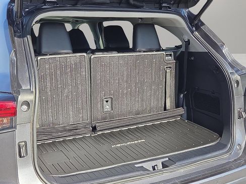 Used 2021 Toyota Highlander Limited image 9