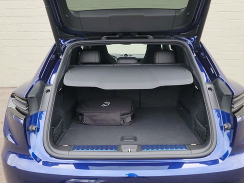 Used 2024 Porsche Macan 4 Electric image 27