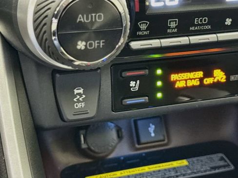 Used 2021 Toyota RAV4 Limited AWD/4WD image 21