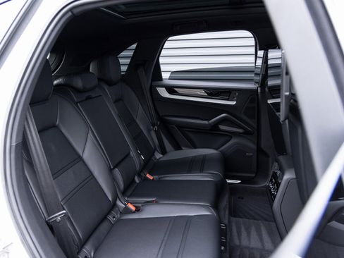 New 2026 Porsche Cayenne AWD/4WD image 30