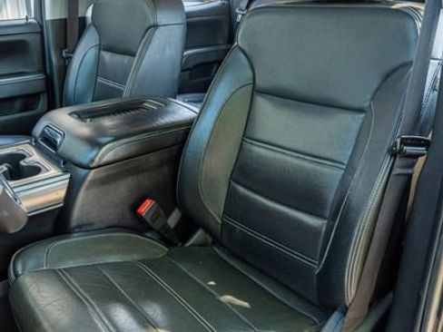 Used 2018 GMC Sierra 2500 Denali w/ Duramax Plus Package AWD/4WD image 19