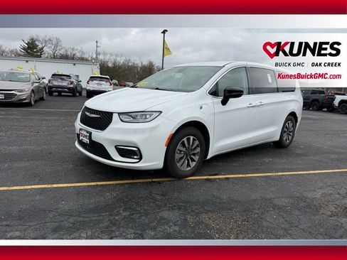 Used 2024 Chrysler Pacifica Limited FWD image 12