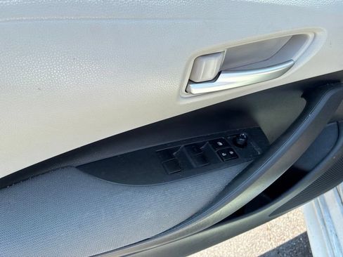 Used 2020 Toyota Corolla LE FWD image 18
