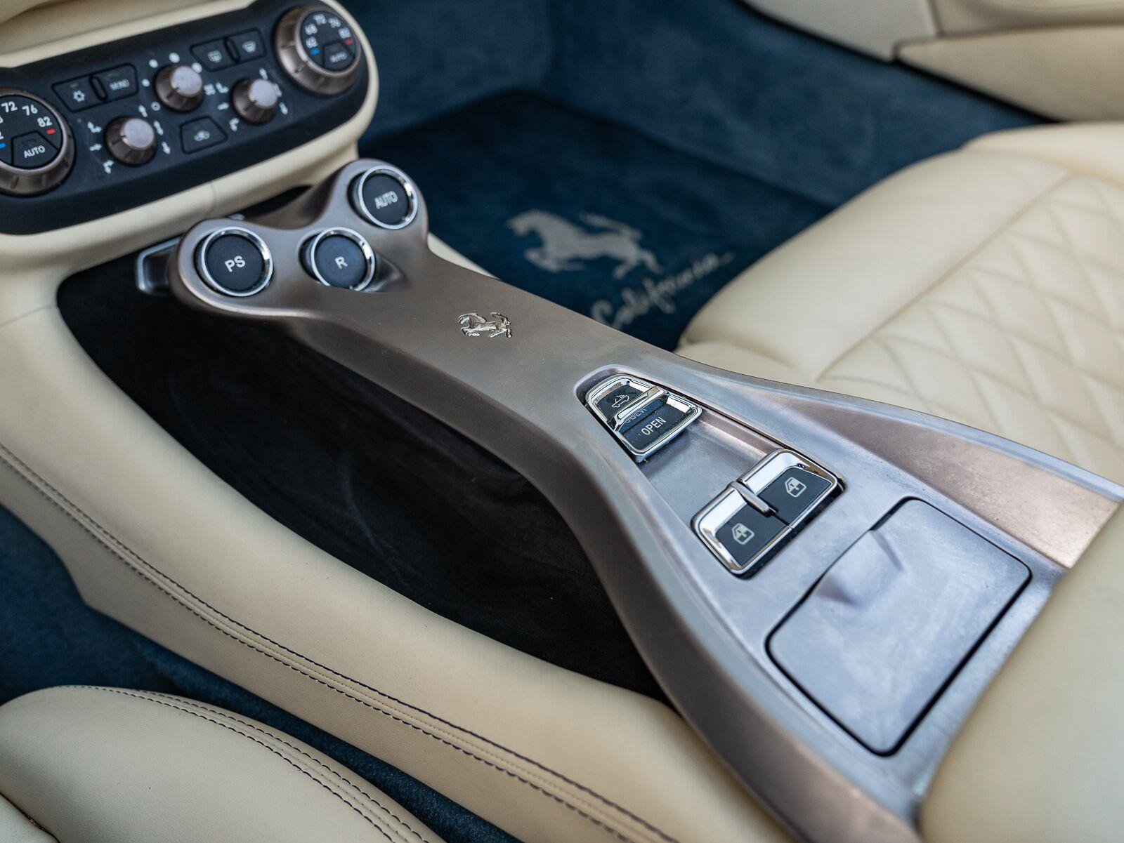 Used 2010 Ferrari California RWD image 30