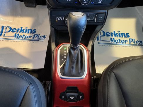 Used 2019 Jeep Renegade Trailhawk image 21