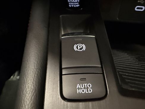 Used 2026 Nissan Kicks SR FWD image 32