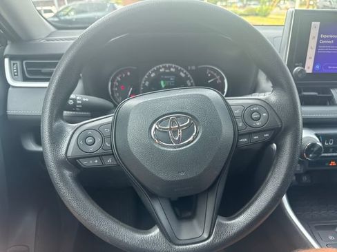 Used 2023 Toyota RAV4 XLE AWD/4WD image 17