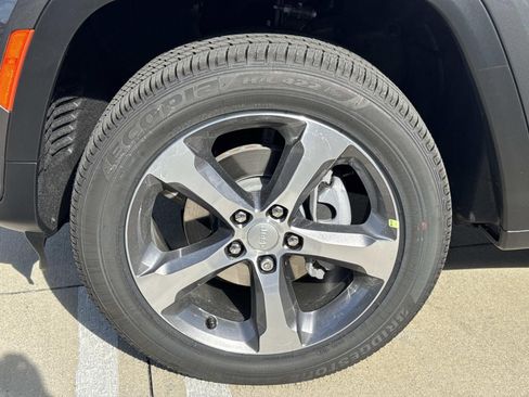 New 2026 Jeep Grand Cherokee Limited w/ Trailer Tow Package image 4