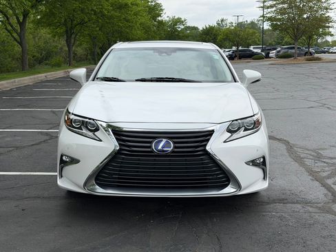 Used 2016 Lexus ES 300h w/ Luxury Package w/Wood Trim FWD image 6