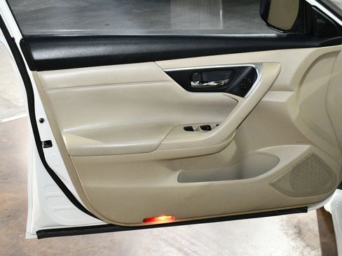 Used 2016 Nissan Altima 2.5 SL w/ 2.5 Technology Package image 41