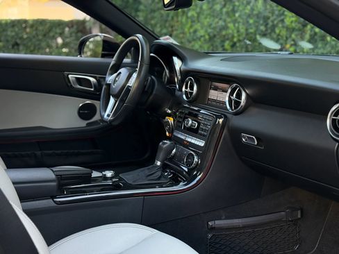 Used 2013 Mercedes-Benz SLK 250 image 27
