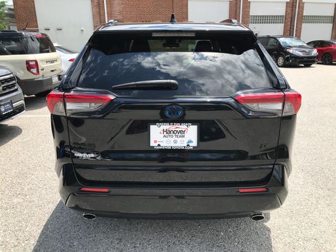 Used 2021 Toyota RAV4 SE w/ Weather & Moonroof Package AWD/4WD image 7
