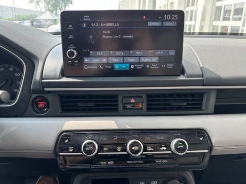Used 2023 Honda Pilot Touring image 18