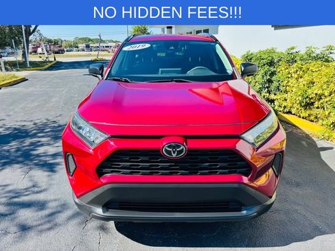 Used 2019 Toyota RAV4 LE image 3