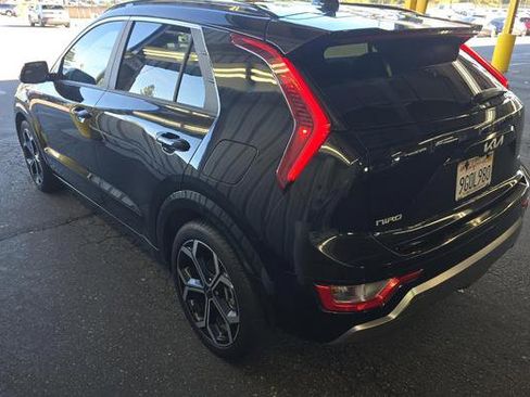 Used 2023 Kia Niro EX Touring image 4