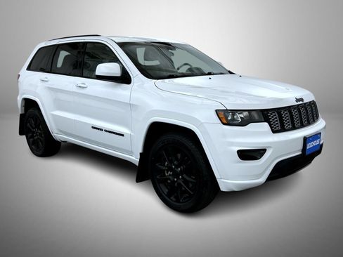 Used 2021 Jeep Grand Cherokee Laredo X AWD/4WD image 3