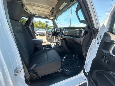 Used 2021 Jeep Wrangler Unlimited Sahara w/ Cold Weather Group AWD/4WD image 23