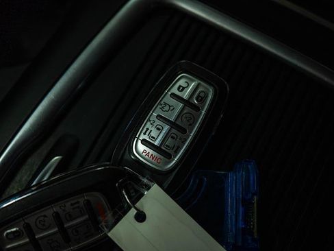 Used 2024 Chrysler Pacifica Limited FWD image 20