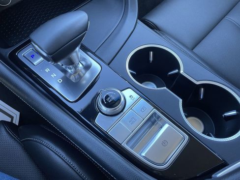 Used 2025 Genesis G70 2.5T image 14