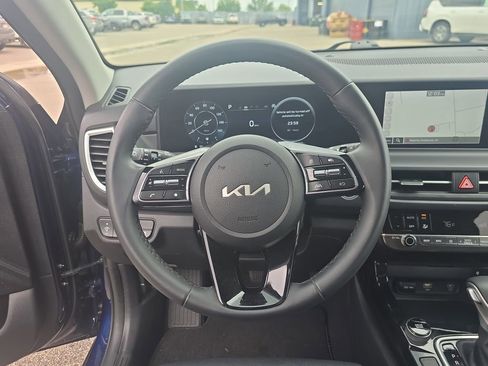 Used 2024 Kia Seltos EX FWD image 19
