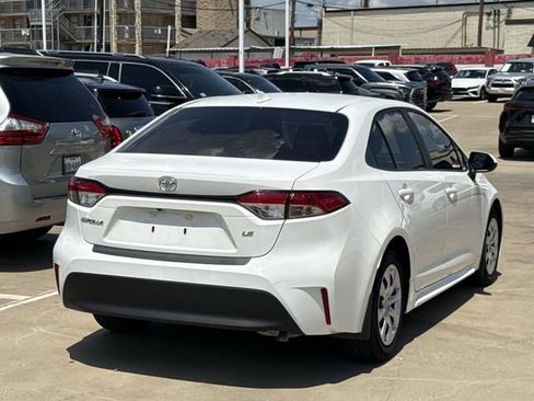 Used 2025 Toyota Corolla LE FWD image 4