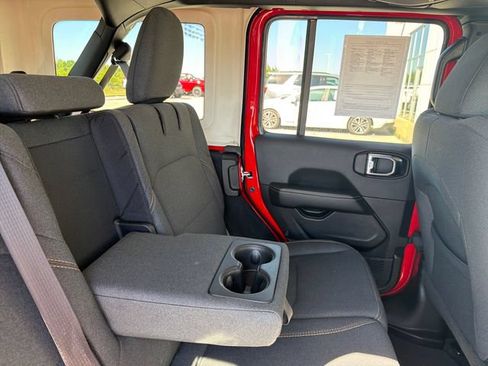 Used 2025 Jeep Wrangler Unlimited Sahara w/ Safety Group AWD/4WD image 58