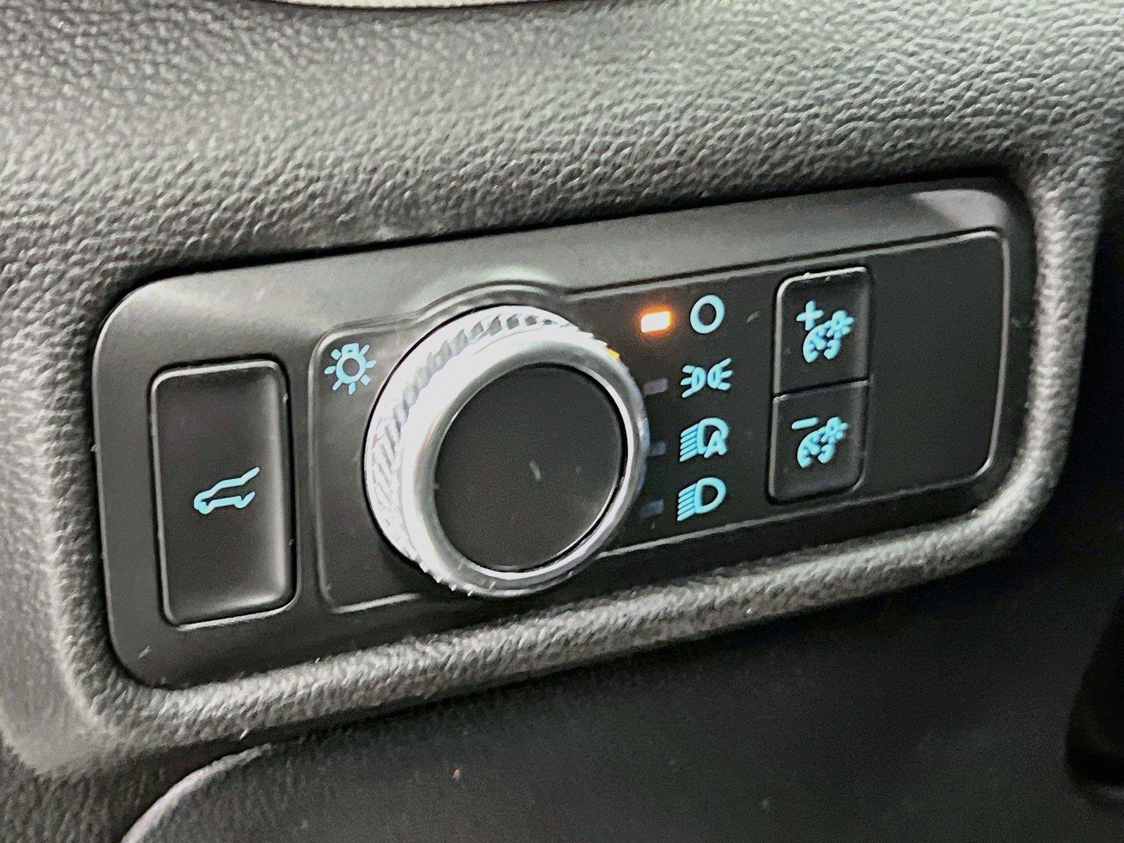 Used 2020 Ford Explorer XLT w/ Comfort Package AWD/4WD image 14