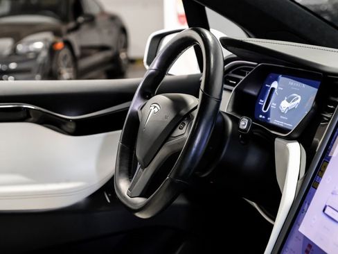 Used 2020 Tesla Model X Long Range image 18