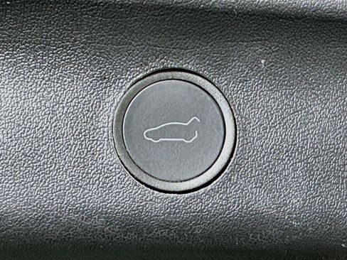 Used 2024 Tesla Model Y Long Range AWD/4WD image 30