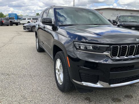 Used 2022 Jeep Grand Cherokee L Laredo w/ Luxury Tech Group I AWD/4WD image 16