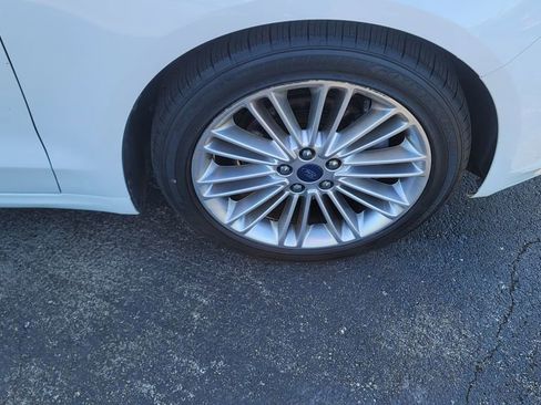 Used 2015 Ford Fusion SE w/ Equipment Group 202A FWD image 15
