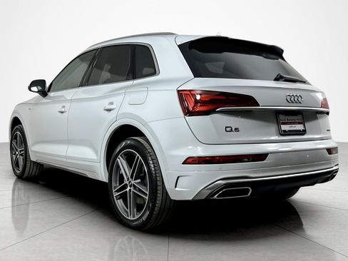 Used 2023 Audi Q5 e Premium w/ Convenience Package image 3