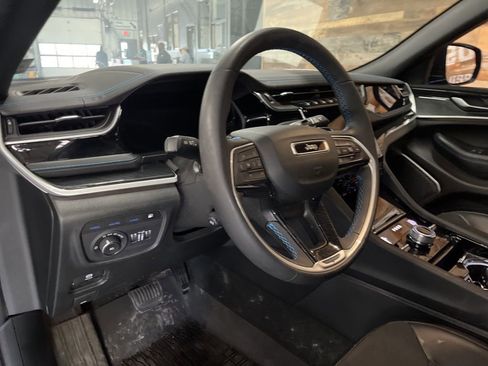 Used 2022 Jeep Grand Cherokee Trailhawk w/ Advanced Protech Group II AWD/4WD image 20